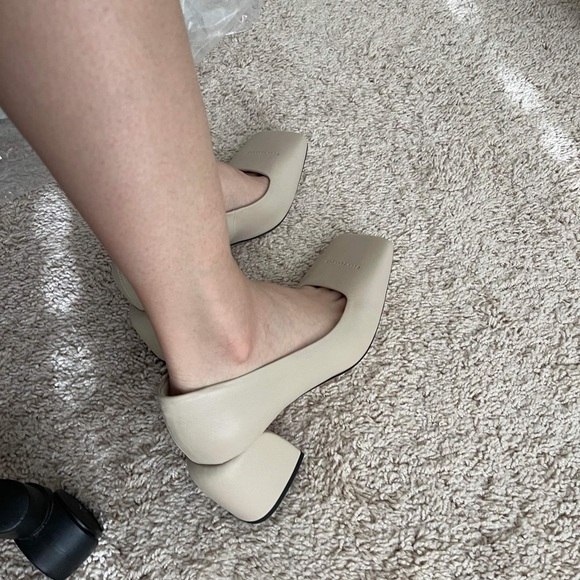 Dear Frances Box Pump - Mid Height Box Sandles - Picture 6 of 6